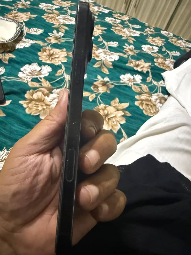 Apple iPhone 16 Pro Max 3
