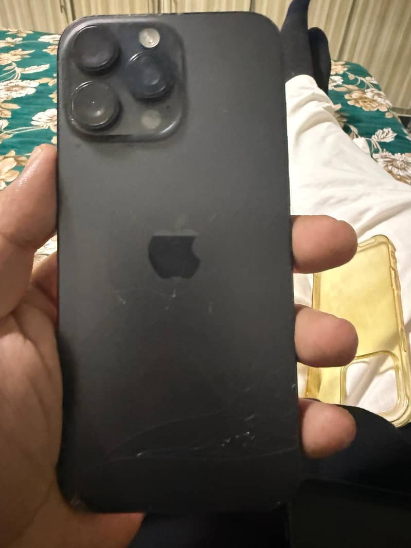 Apple iPhone 16 Pro Max 4