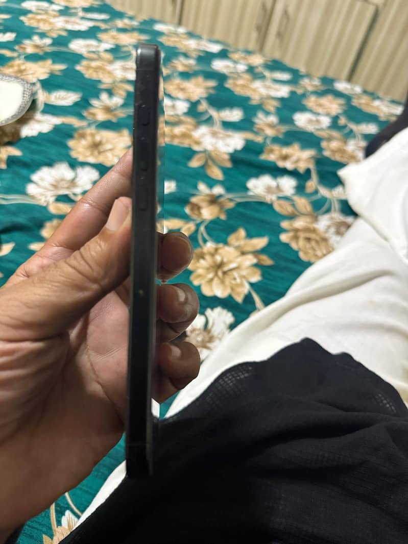Apple iPhone 16 Pro Max 5