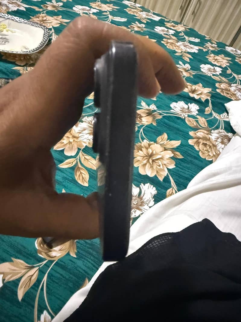 Apple iPhone 16 Pro Max 6