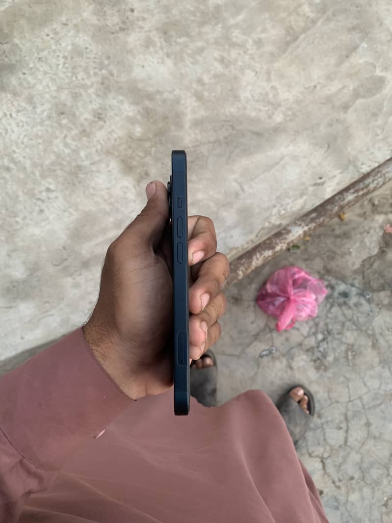 Apple iPhone 13 1