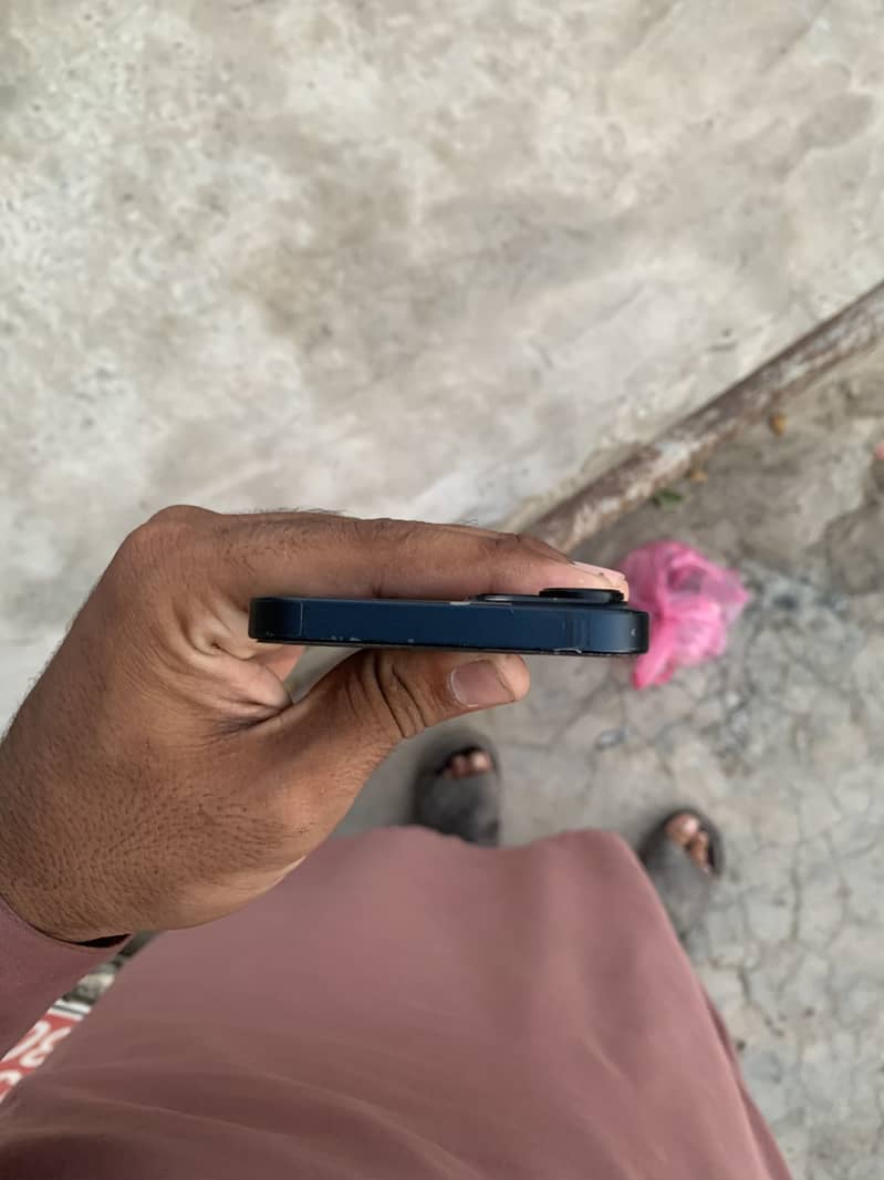 Apple iPhone 13 2
