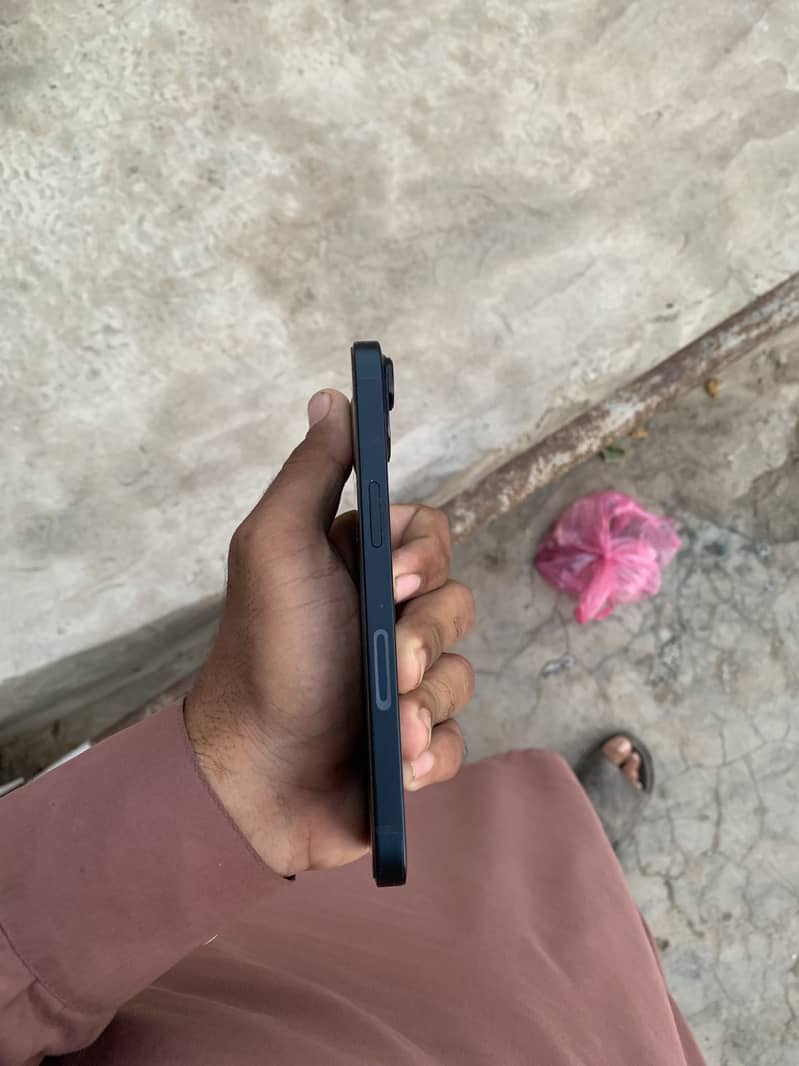 Apple iPhone 13 4