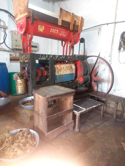 Oil Expellor Machine 25inch chamber Shaafit 25" weight 1000 kg.