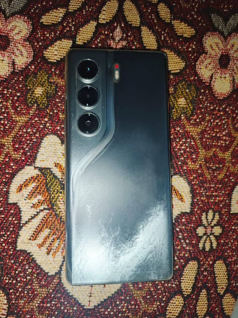 Tecno CAMON 40 Pro 1