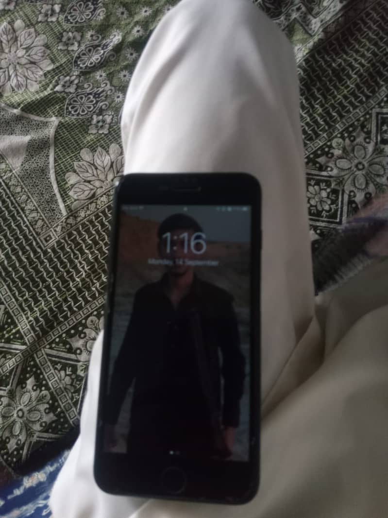 Apple iPhone 7 Plus 0