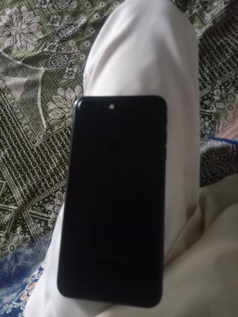 Apple iPhone 7 Plus 1