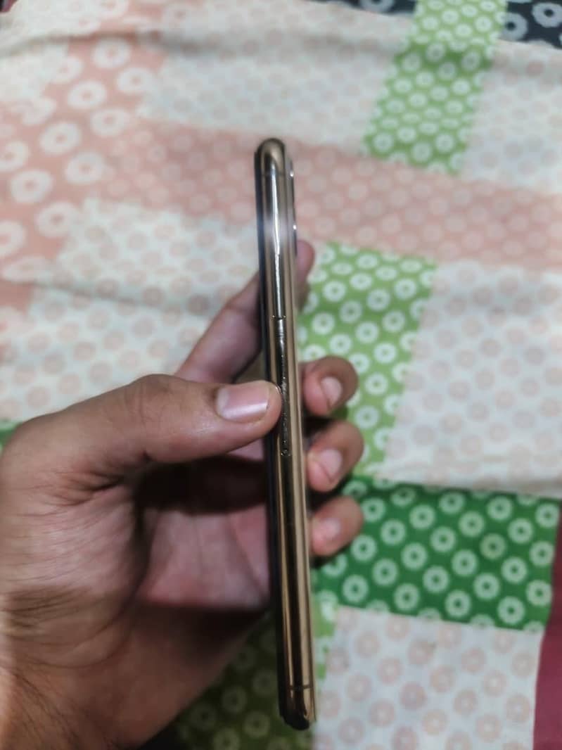 Apple iPhone 11 Pro Max 2