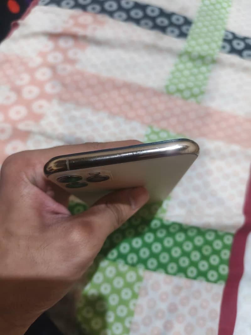 Apple iPhone 11 Pro Max 3