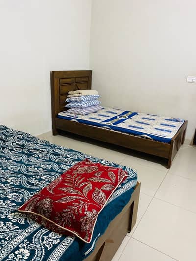 Selling single bed 4 pcs each 10k