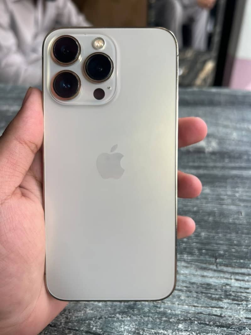 Apple iPhone 13 Pro 4