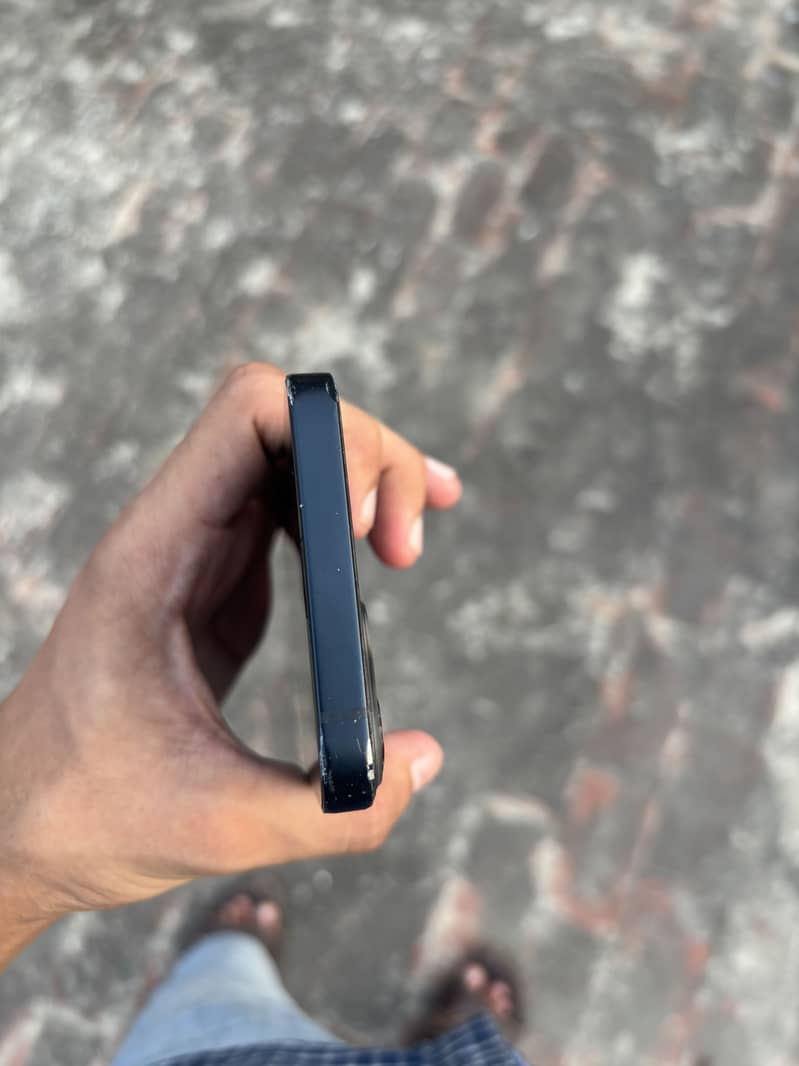 Apple iPhone 13 1