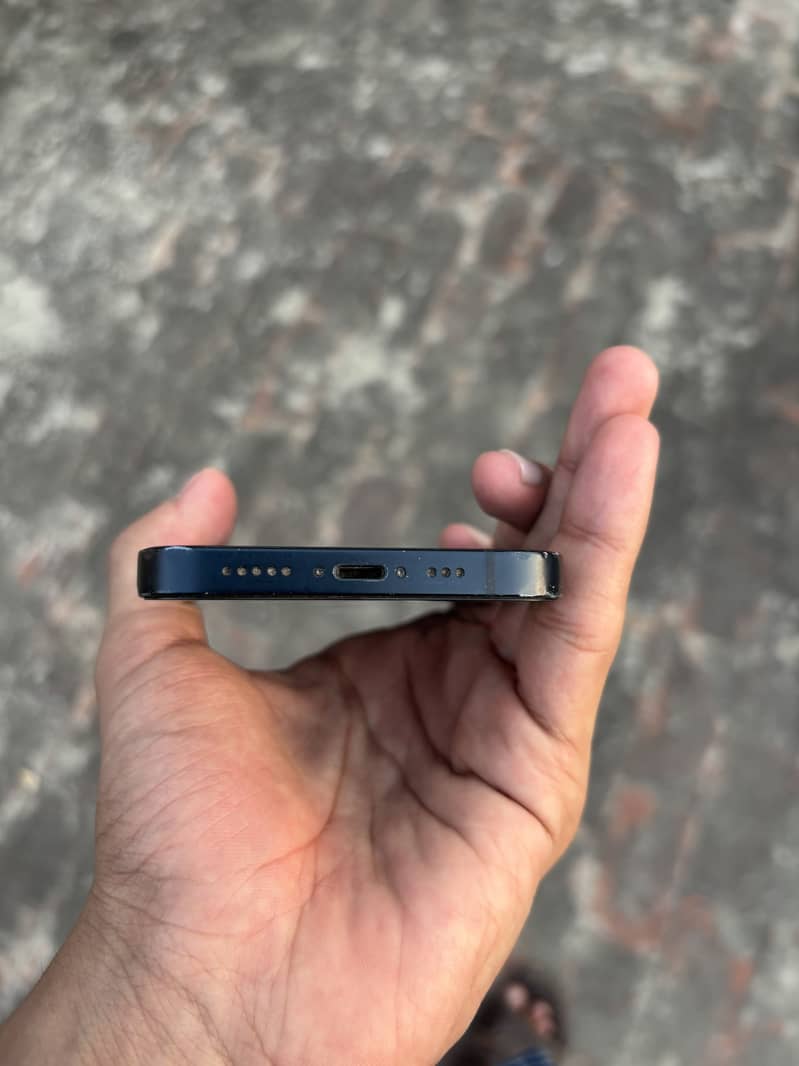 Apple iPhone 13 2