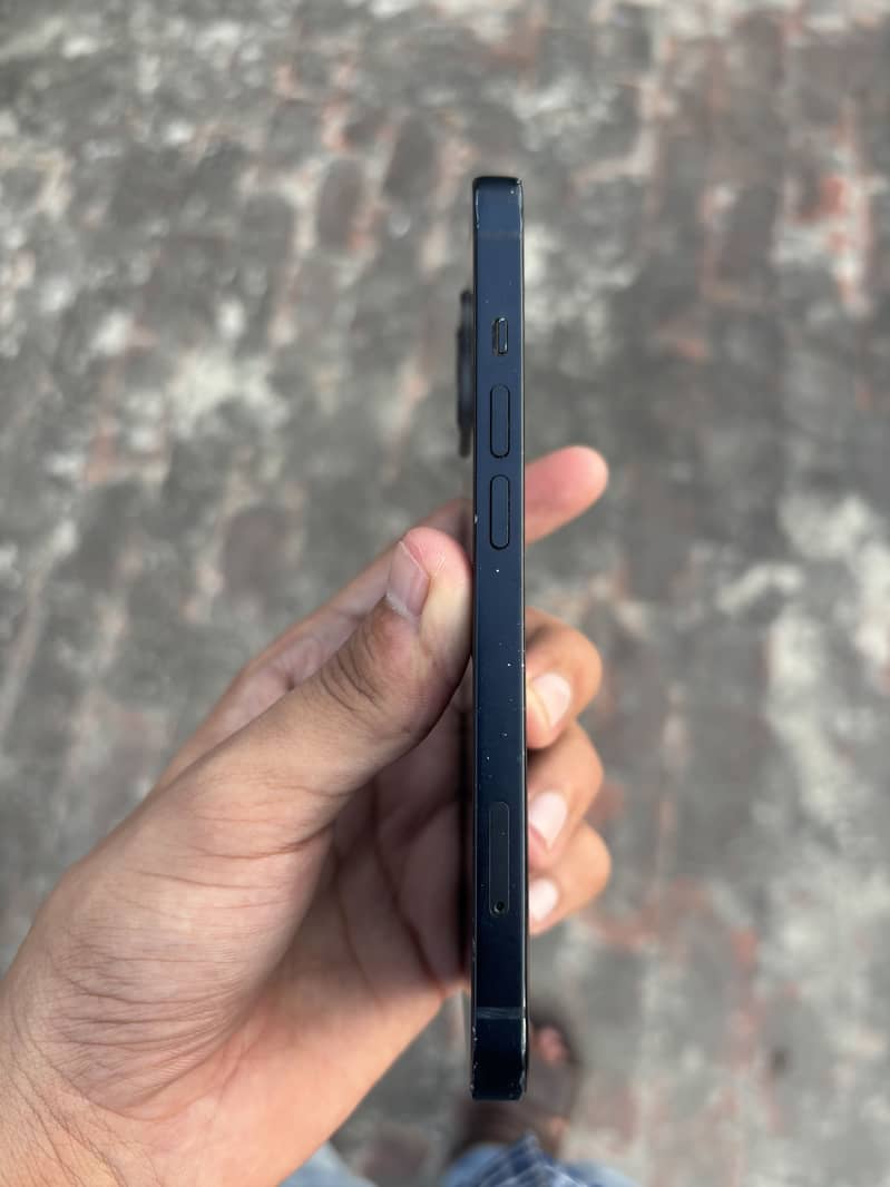 Apple iPhone 13 4