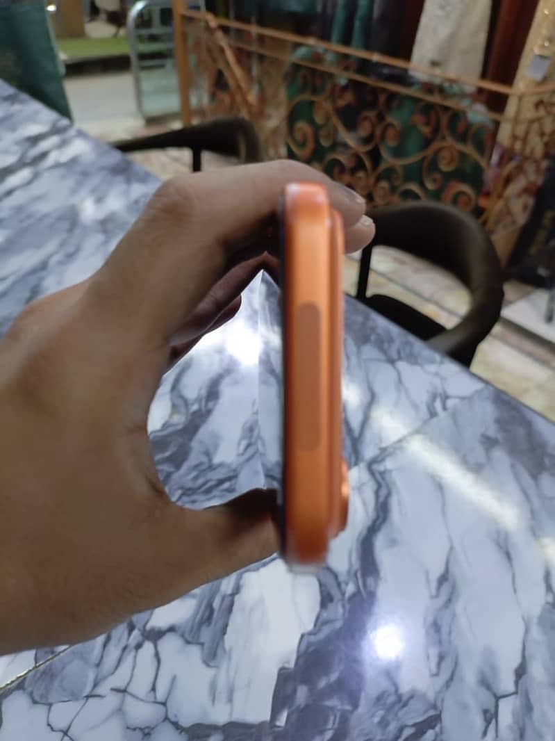 Apple iPhone 17 Pro Max 4
