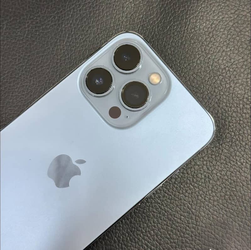 Apple iPhone 13 Pro 1
