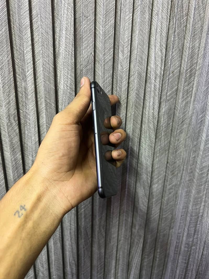 Iphone 8 sim time 4