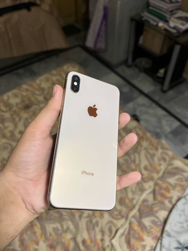 Apple iPhone XS Max 3