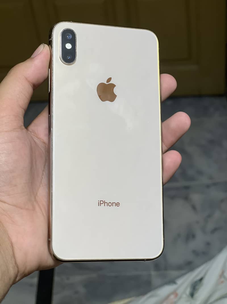 Apple iPhone XS Max 4