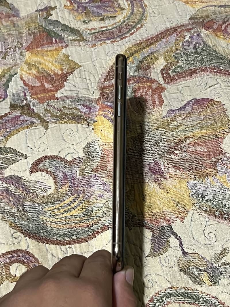 Apple iPhone XS Max 6