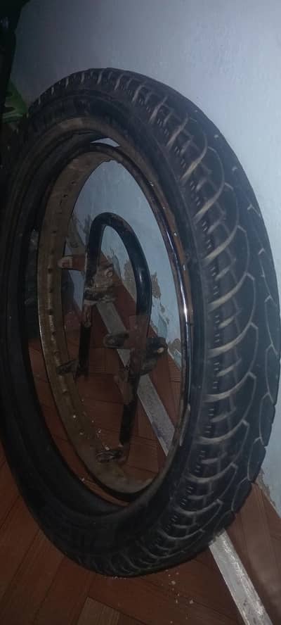 Back tyre. baik ka pechla tyre + rim