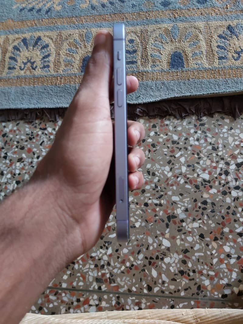 Apple iPhone 12 6
