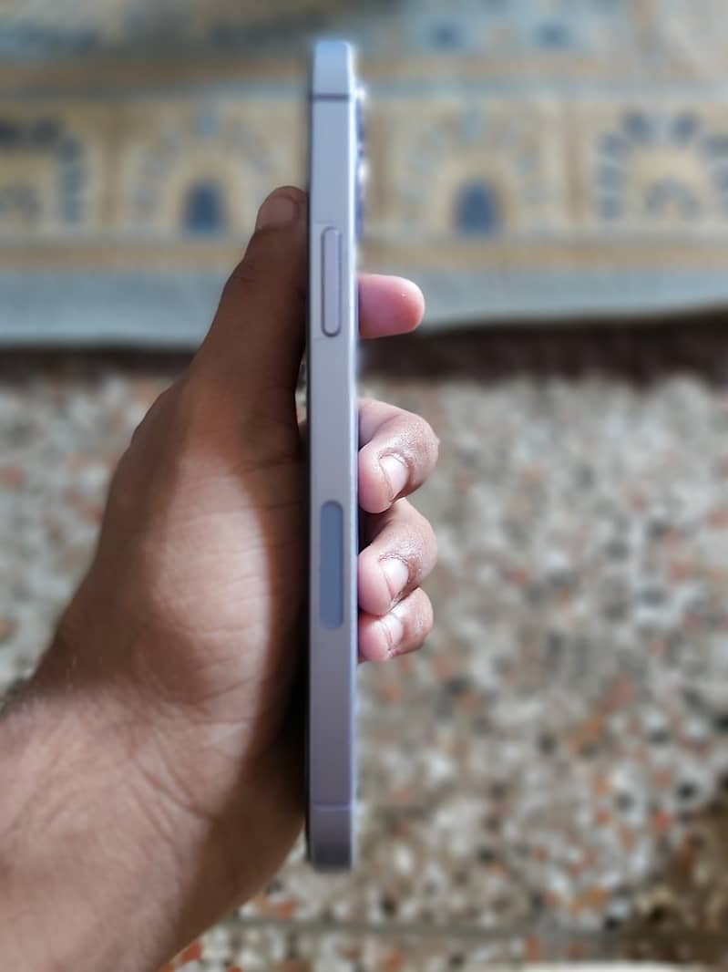 Apple iPhone 12 7
