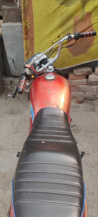 1 hath ki Chali hoi . a bike in good condition 10 bay 10 03014658640