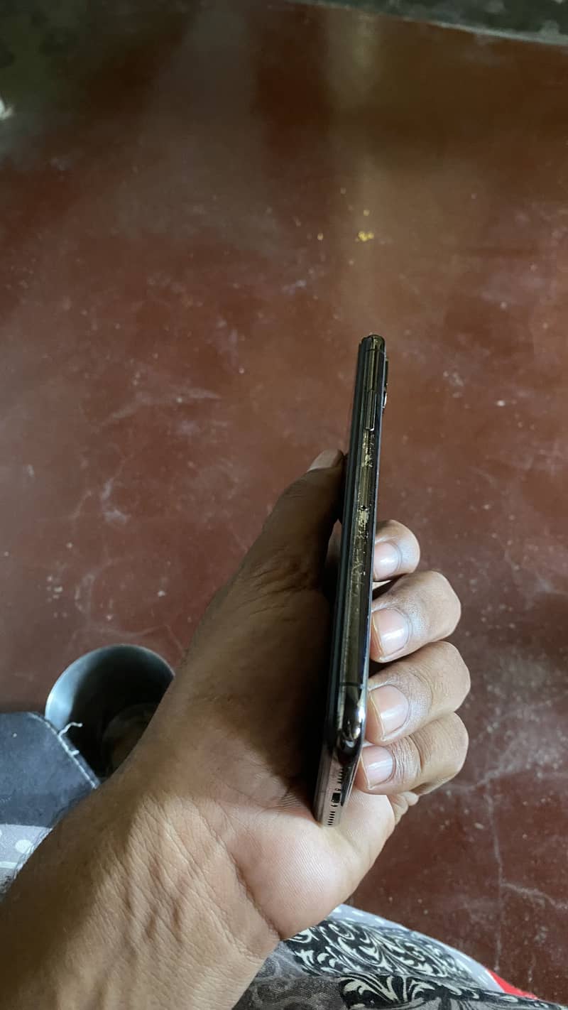 Apple iPhone X 3