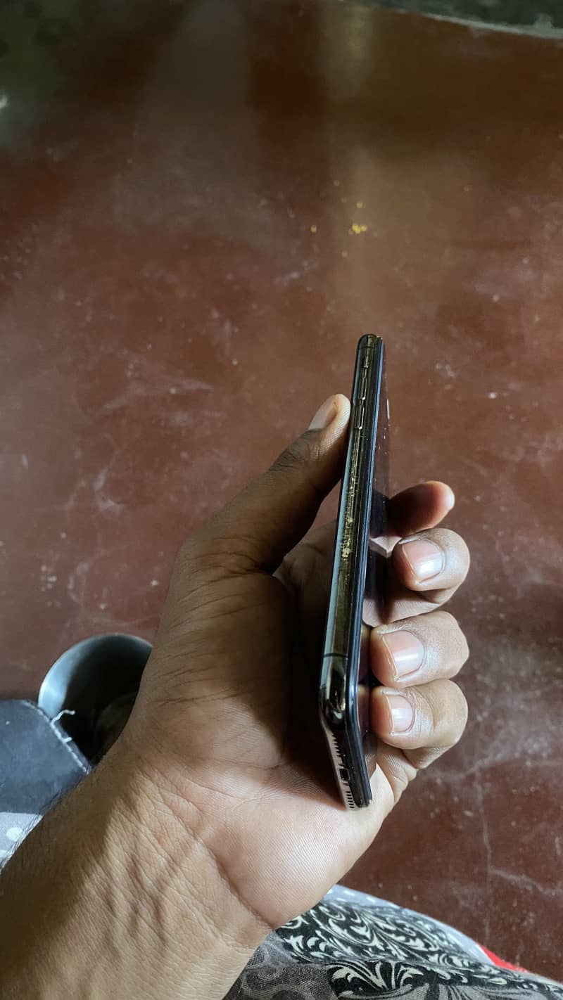 Apple iPhone X 5