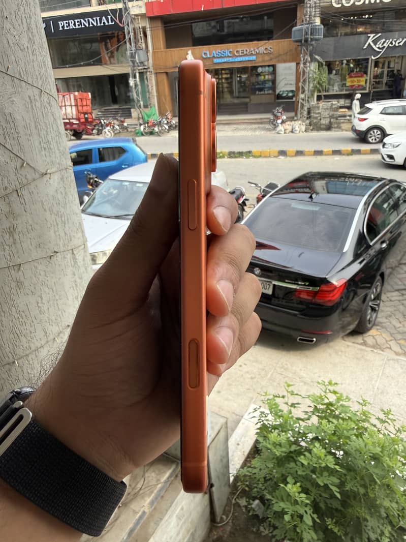 Apple iPhone 17 Pro Max 4