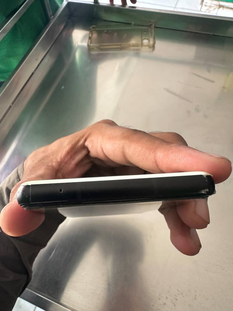 Google Pixel 7a 4