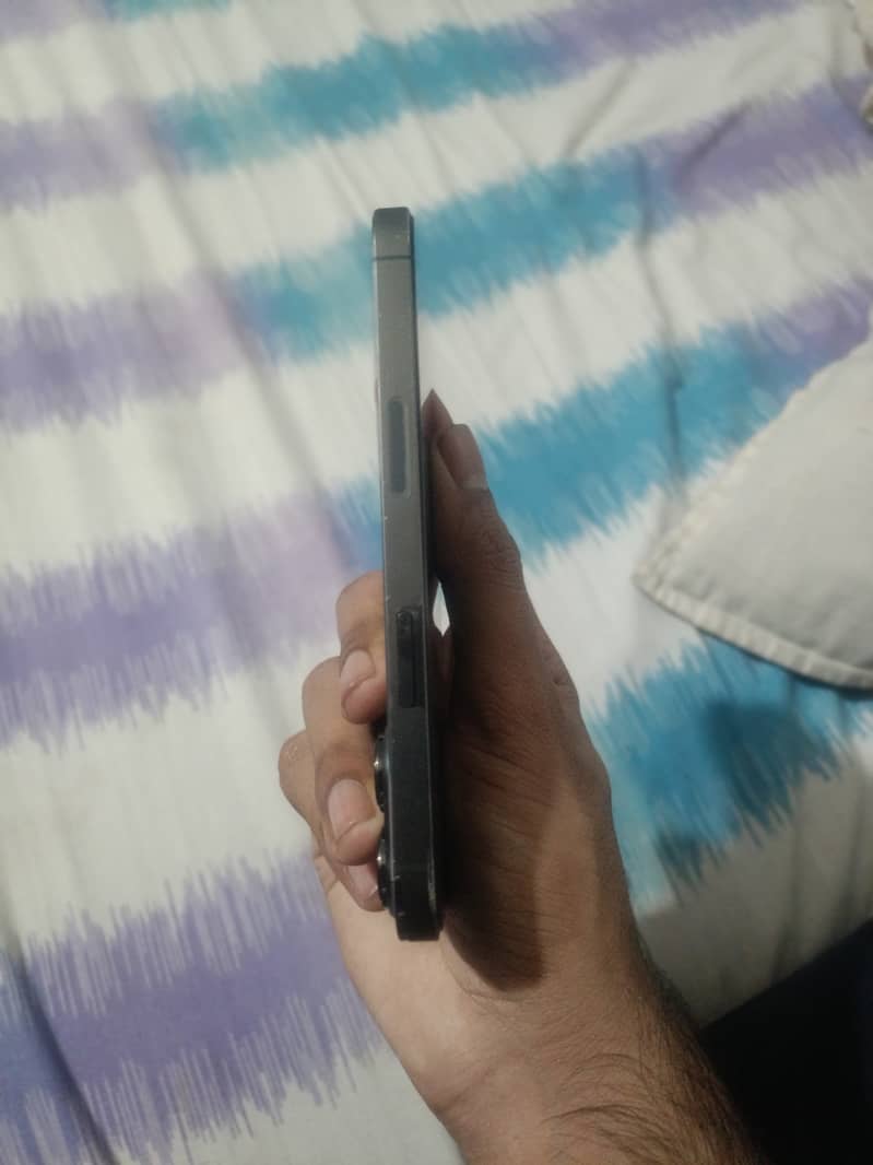 Apple iPhone 13 Pro 4