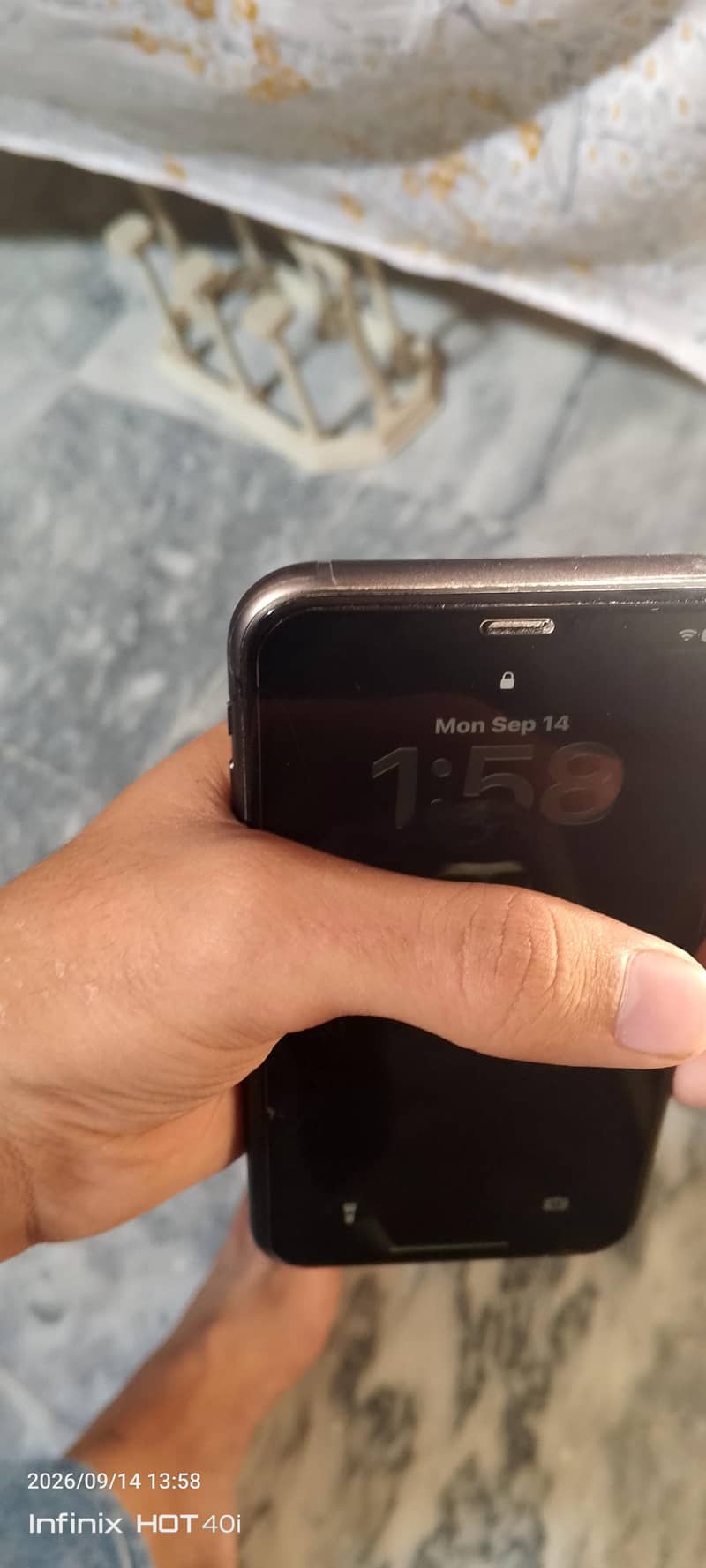 Apple iPhone 11 4