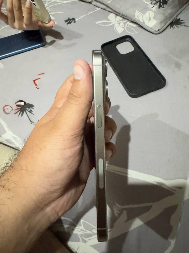 Apple iPhone 15 Pro Max 3