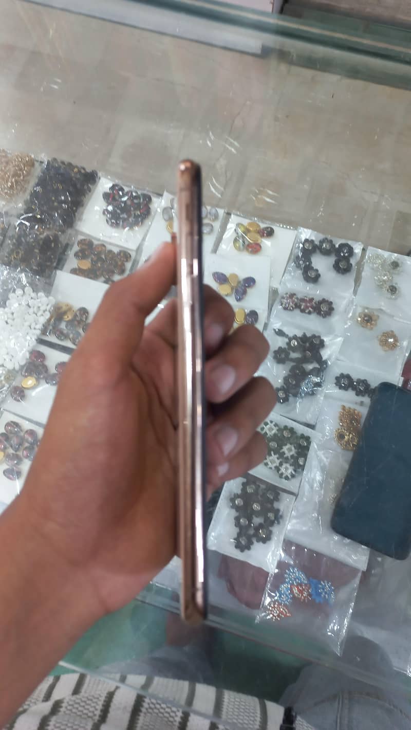 Apple iPhone XS Max 2