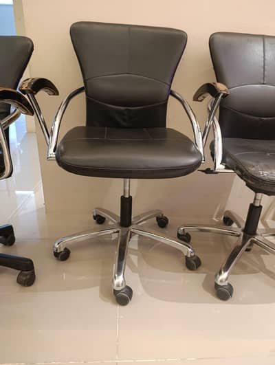 13 chairs - Ready-to-Use Office for Sale | Minor Maintenance