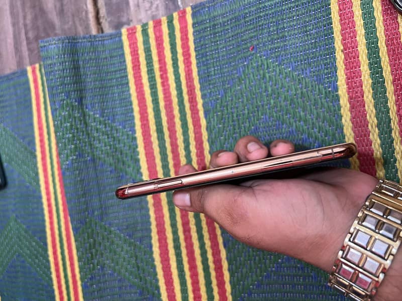 Apple iPhone 11 Pro Max 2