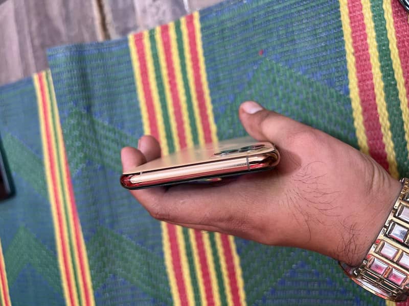 Apple iPhone 11 Pro Max 3