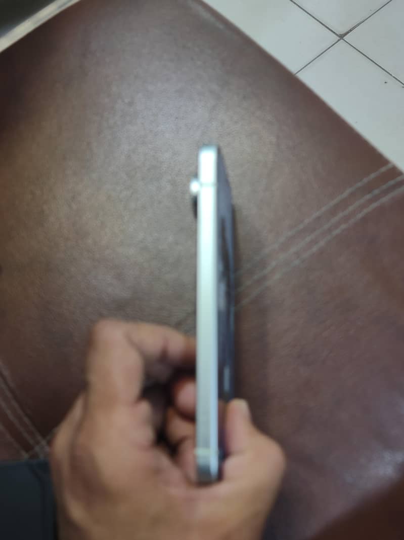 Google Pixel 9 5