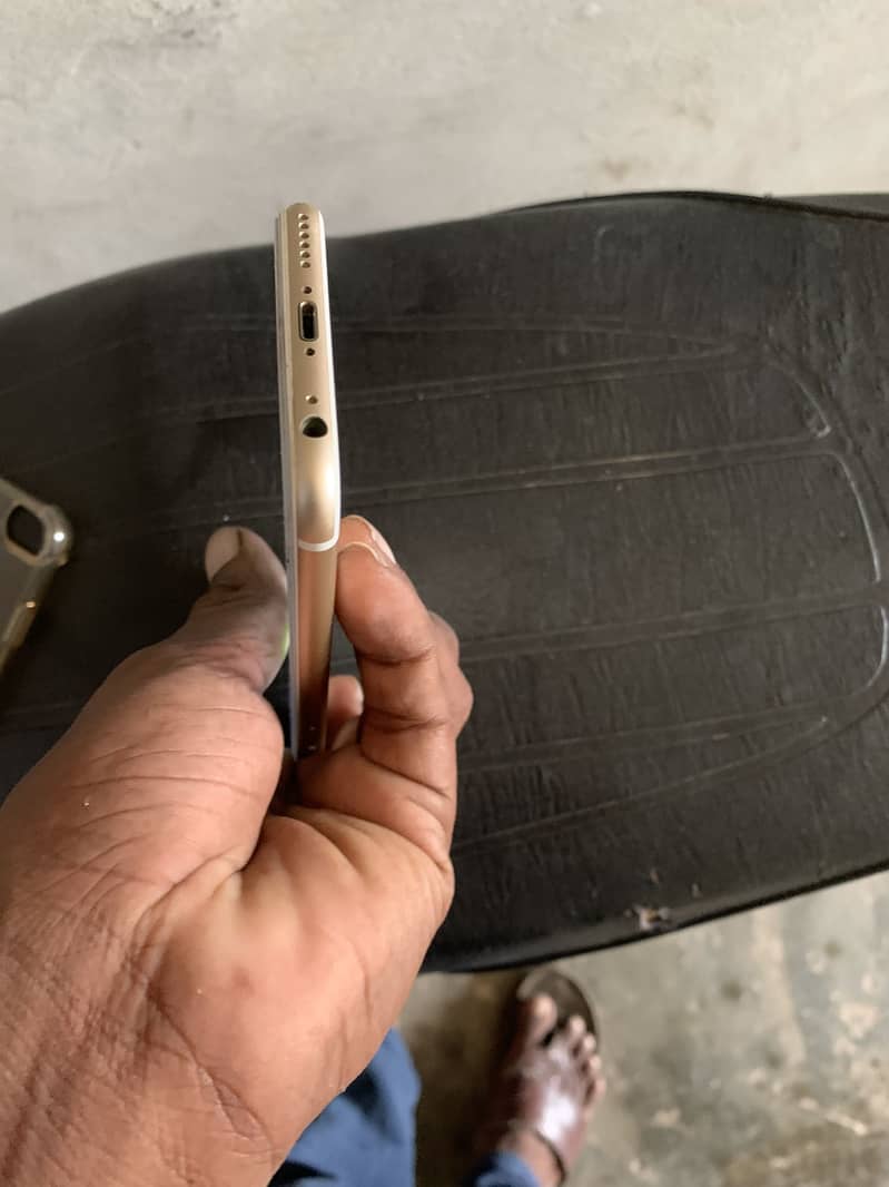 Apple iPhone 6S 4