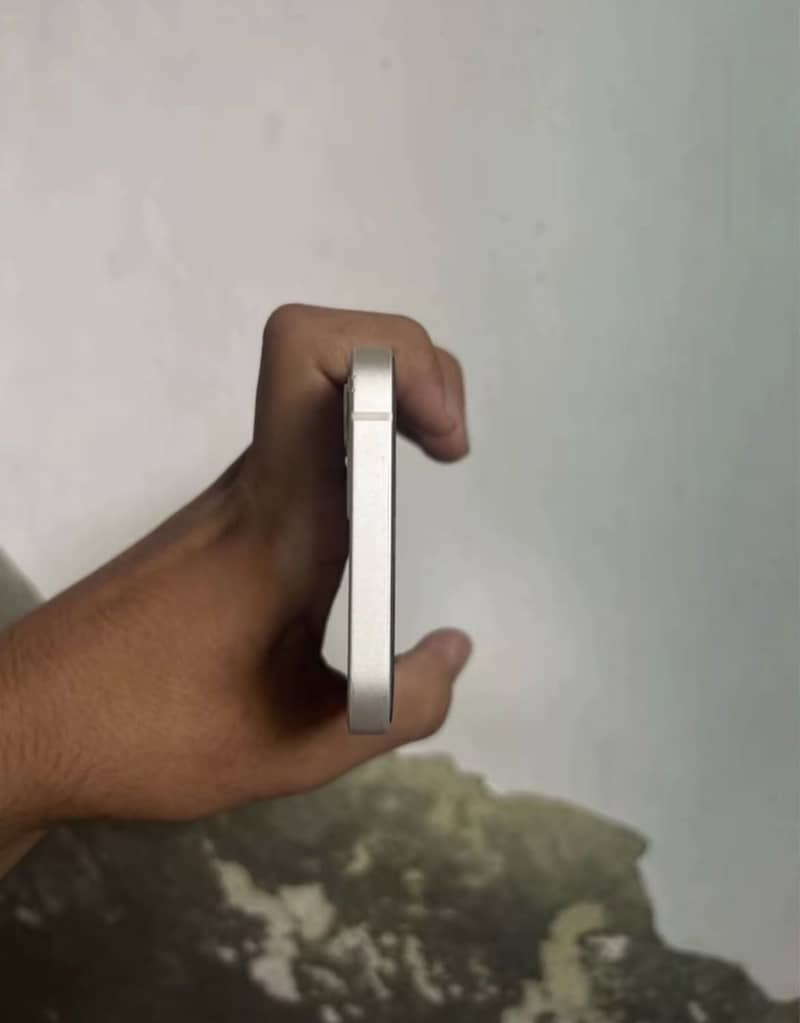 Apple iPhone 12 3