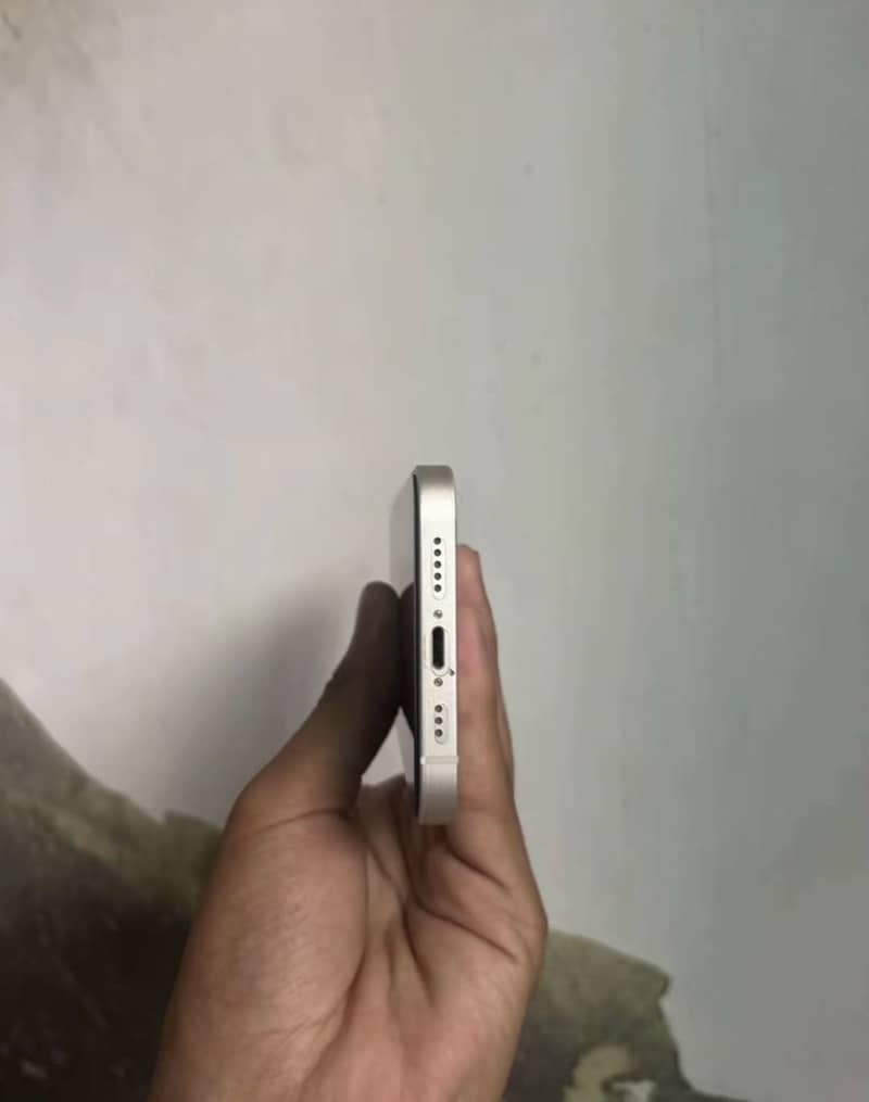 Apple iPhone 12 4
