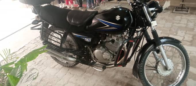 Suzuki GS 150 2016
