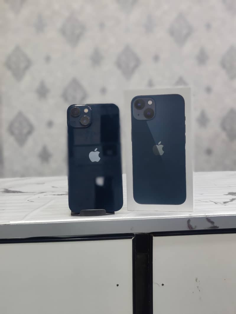 Apple iPhone 13 0