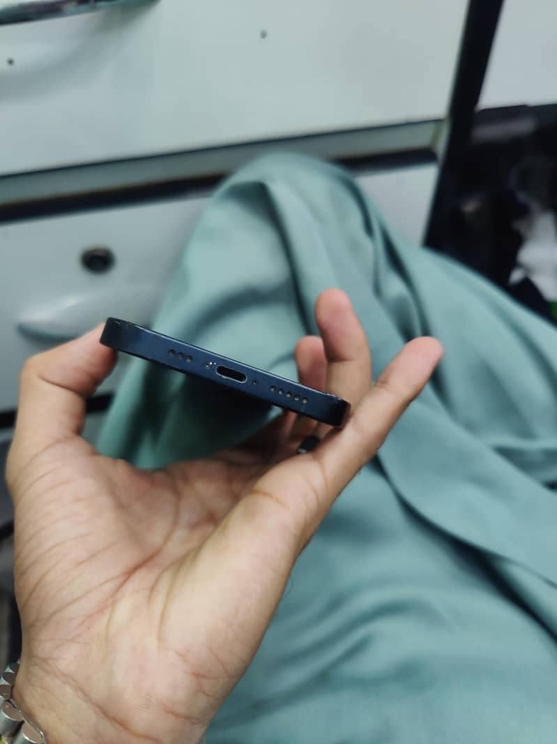 Apple iPhone 13 2