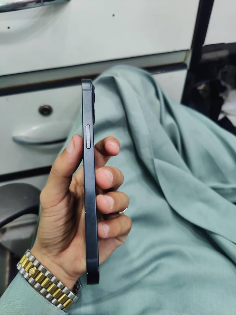 Apple iPhone 13 3