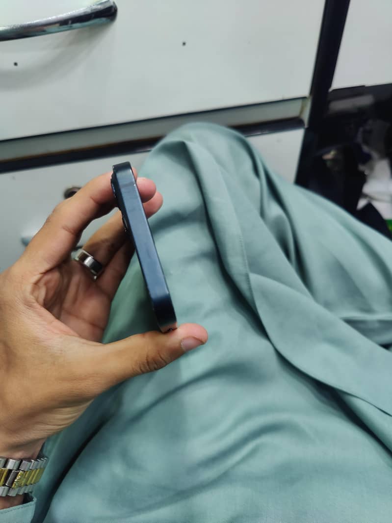 Apple iPhone 13 4