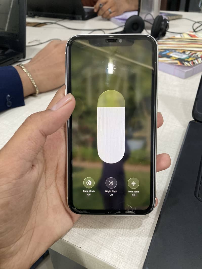 Apple iPhone 11 3