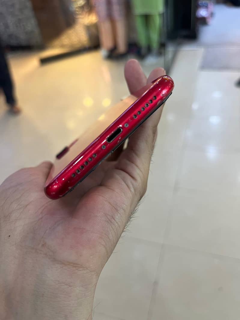 Apple iPhone 11 4